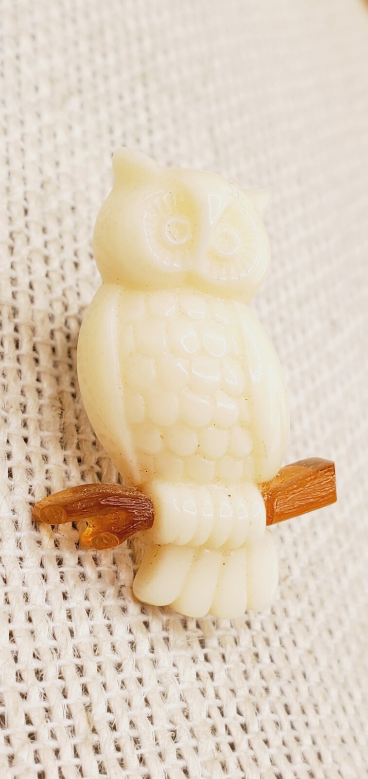 Vintage 1.25″ Avon Lucky Friends Owl Pin White & Brown Lucite brw327