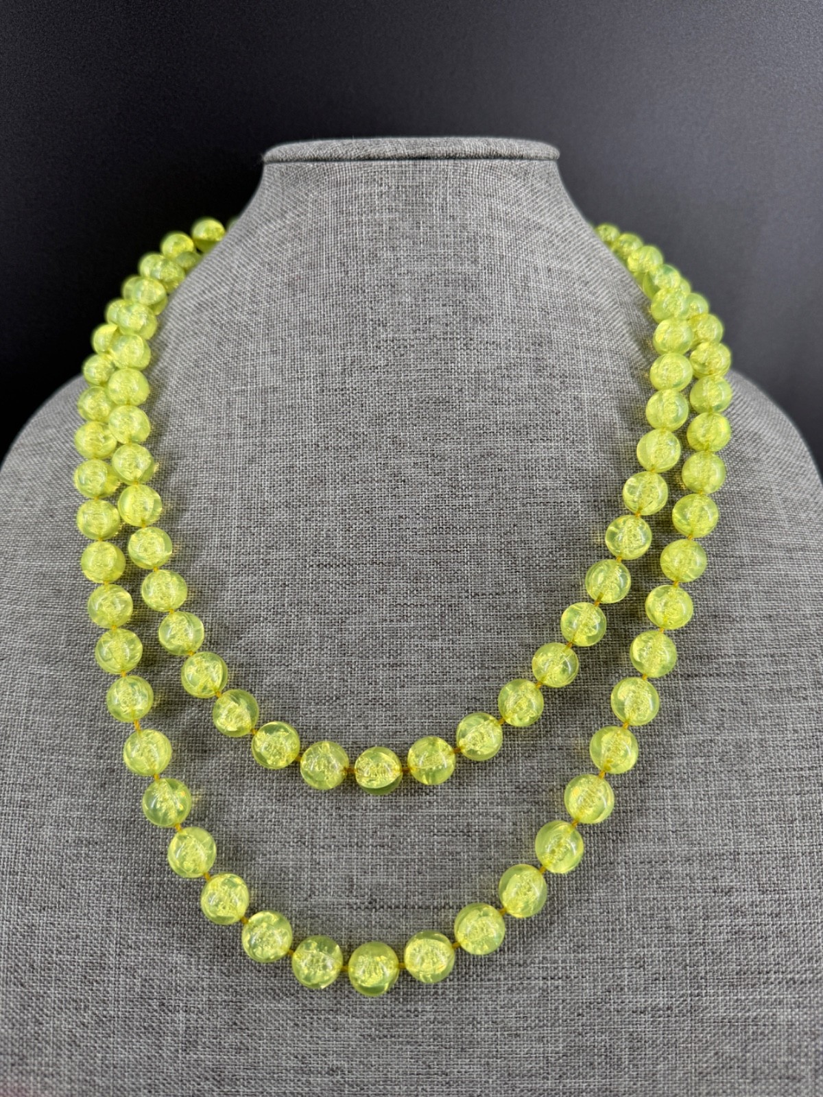 Vintage MCM Lime Green Crackle Lucite Bead Flapper Necklace 53″