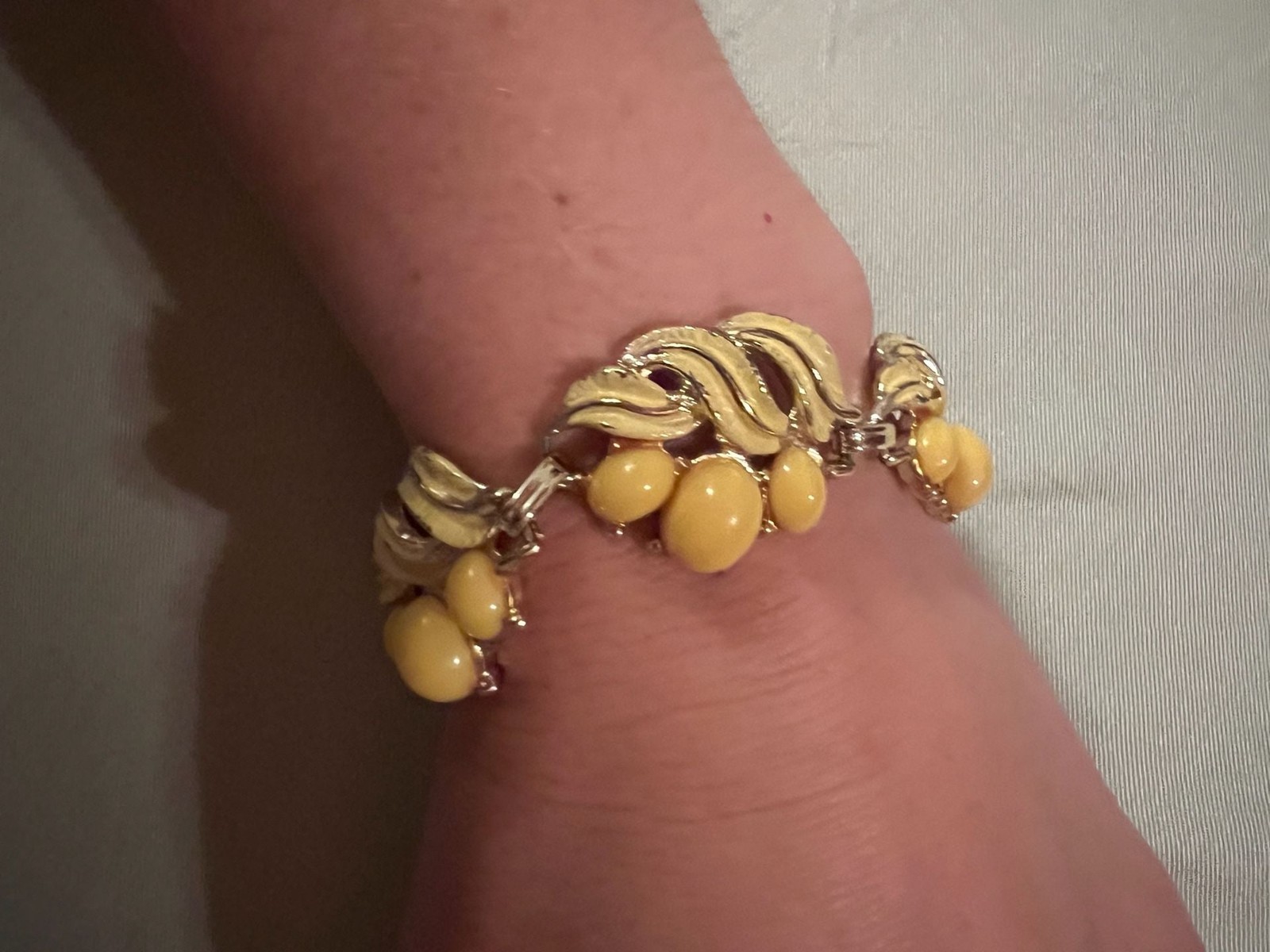 Vintage 1950s Gold-Tone and Butter Yellow Thermoset Lucite Leaf Link Bracelet