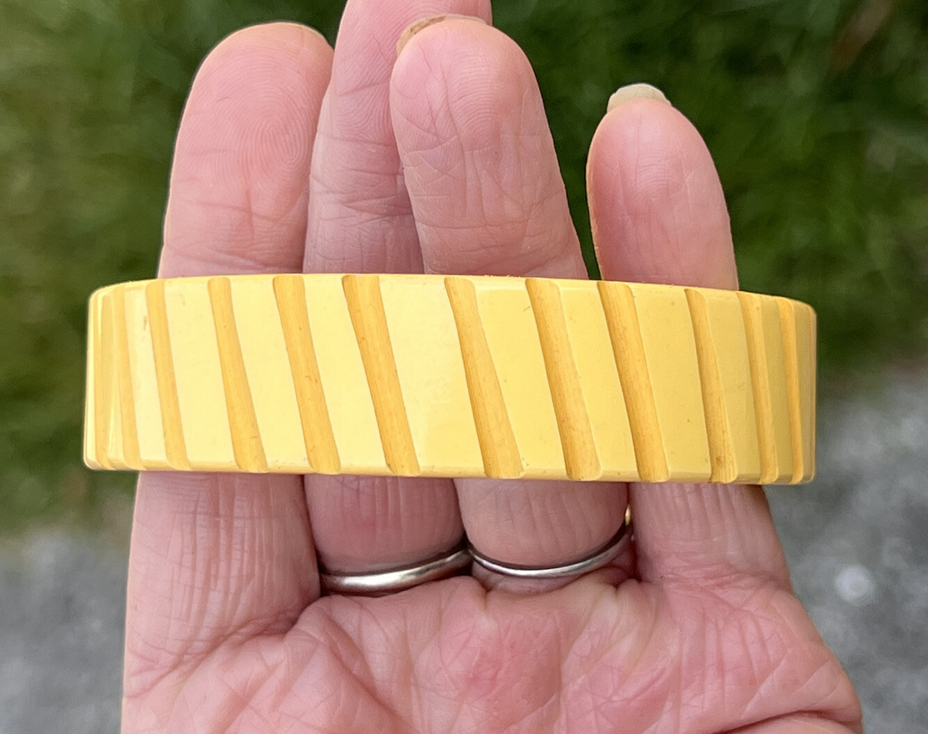 Vintage Carved Light Yellow Bakelite 19mm Wide Bangle Bracelet Tested 7 3/4″
