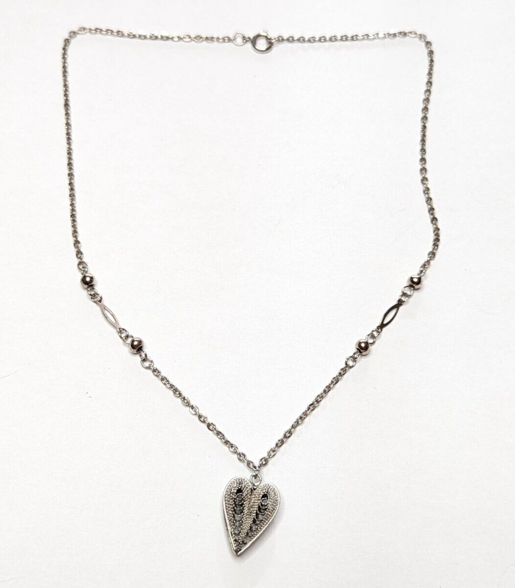 Vintage Silver Tone Openwork Filigree Heart Pendant Station Necklace 17″ Long
