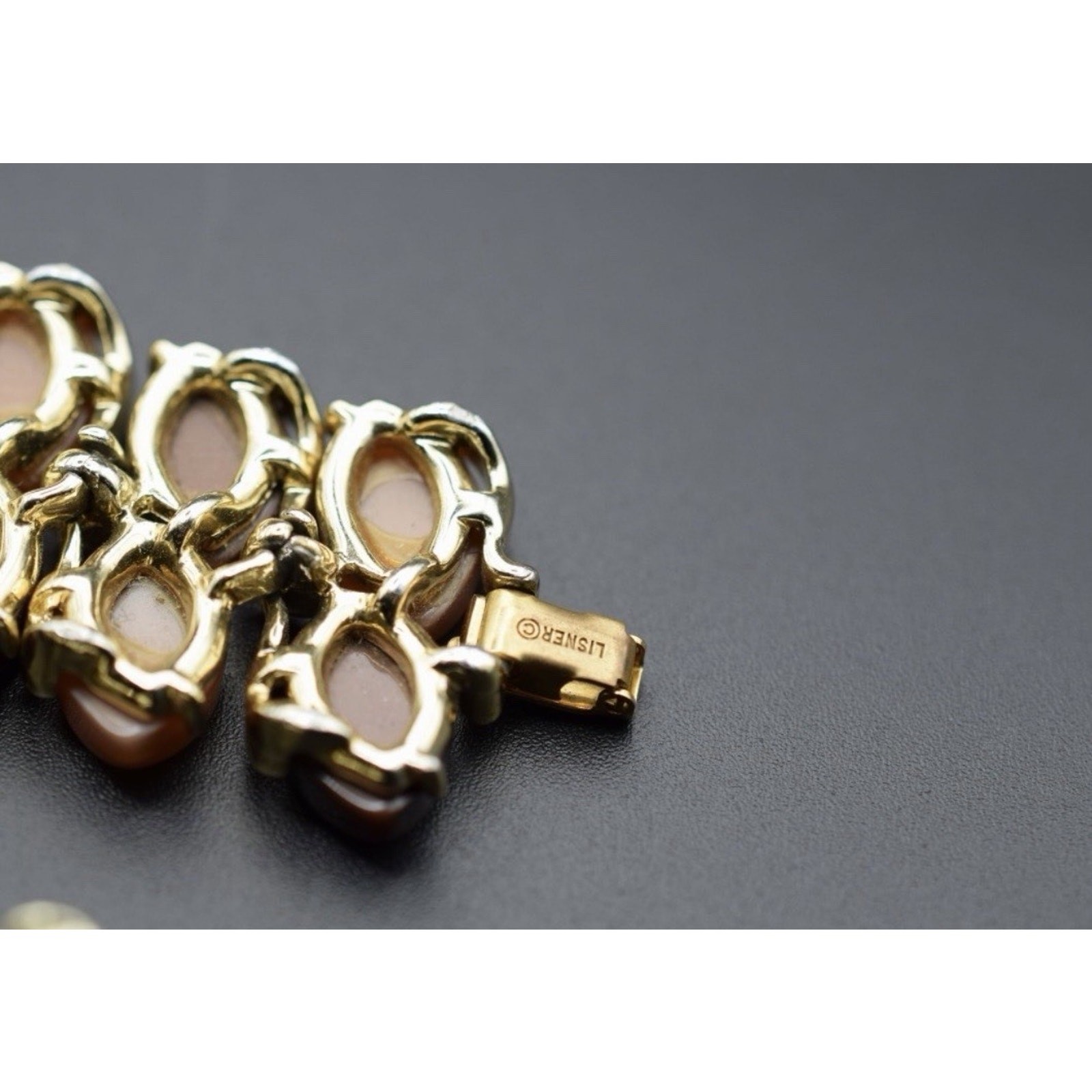 Lisner Thermoset Bracelet Earrings Set Brown Caramel Gold Tone Vintage 1950s