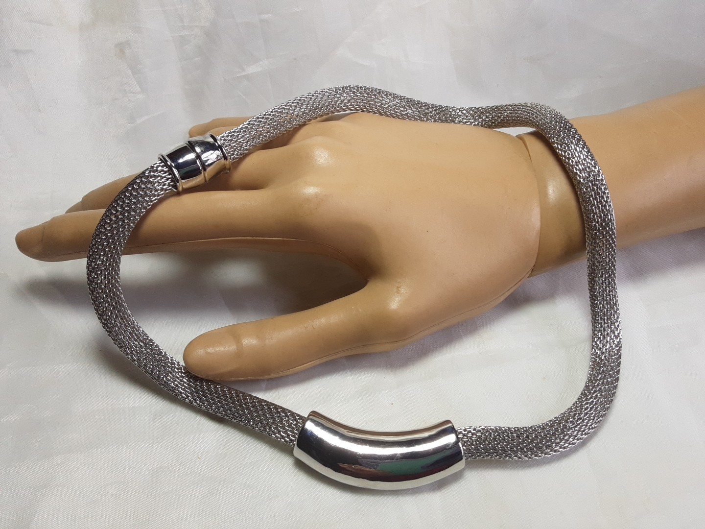 Naclace Silver Tone Mesh Etruscan Magnetic Clasp Wrapped Slide Pendent 19″ NICE!