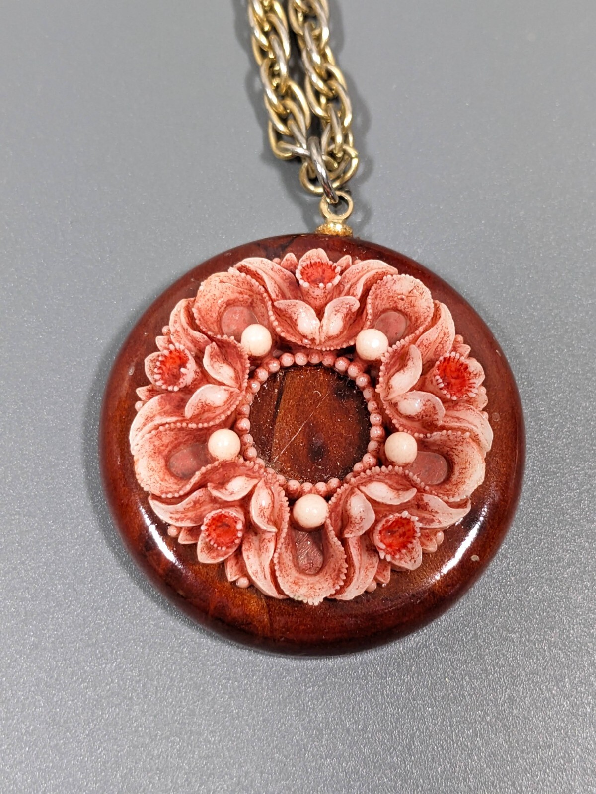 Vintage Carved Lucite Floral Wreath Round Brown Pendant Necklace 22 inches