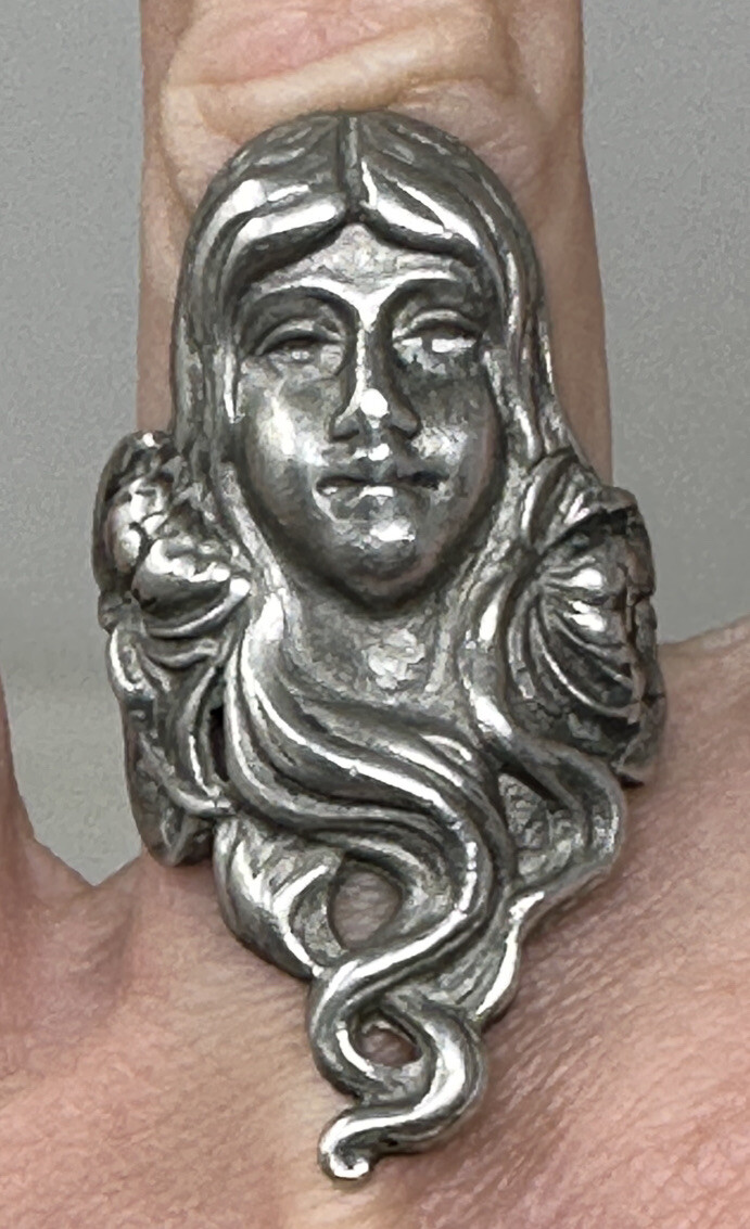 Vintage Maiden or Mermaid Figural Art Nouveau Cast Pewter Repousse Ring Size 7