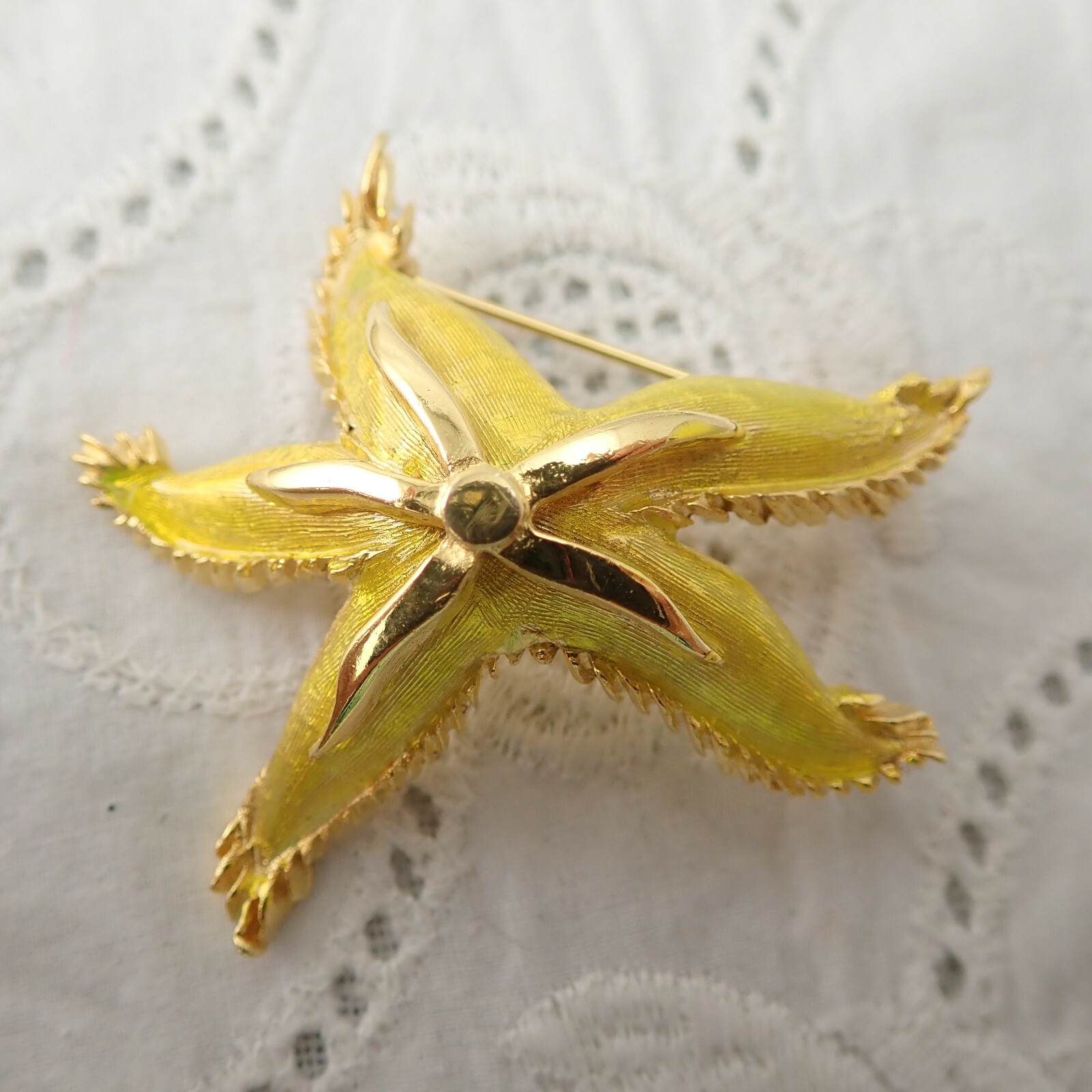 Vintage Rare Hattie Carnegie Lime Green Enamel Gold Tone Starfish Pin Brooch