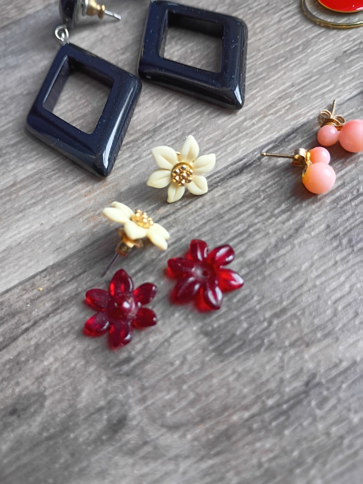 Vintage Earrings Lot Costume Jewelry Green Purple Red Black Pink Gold