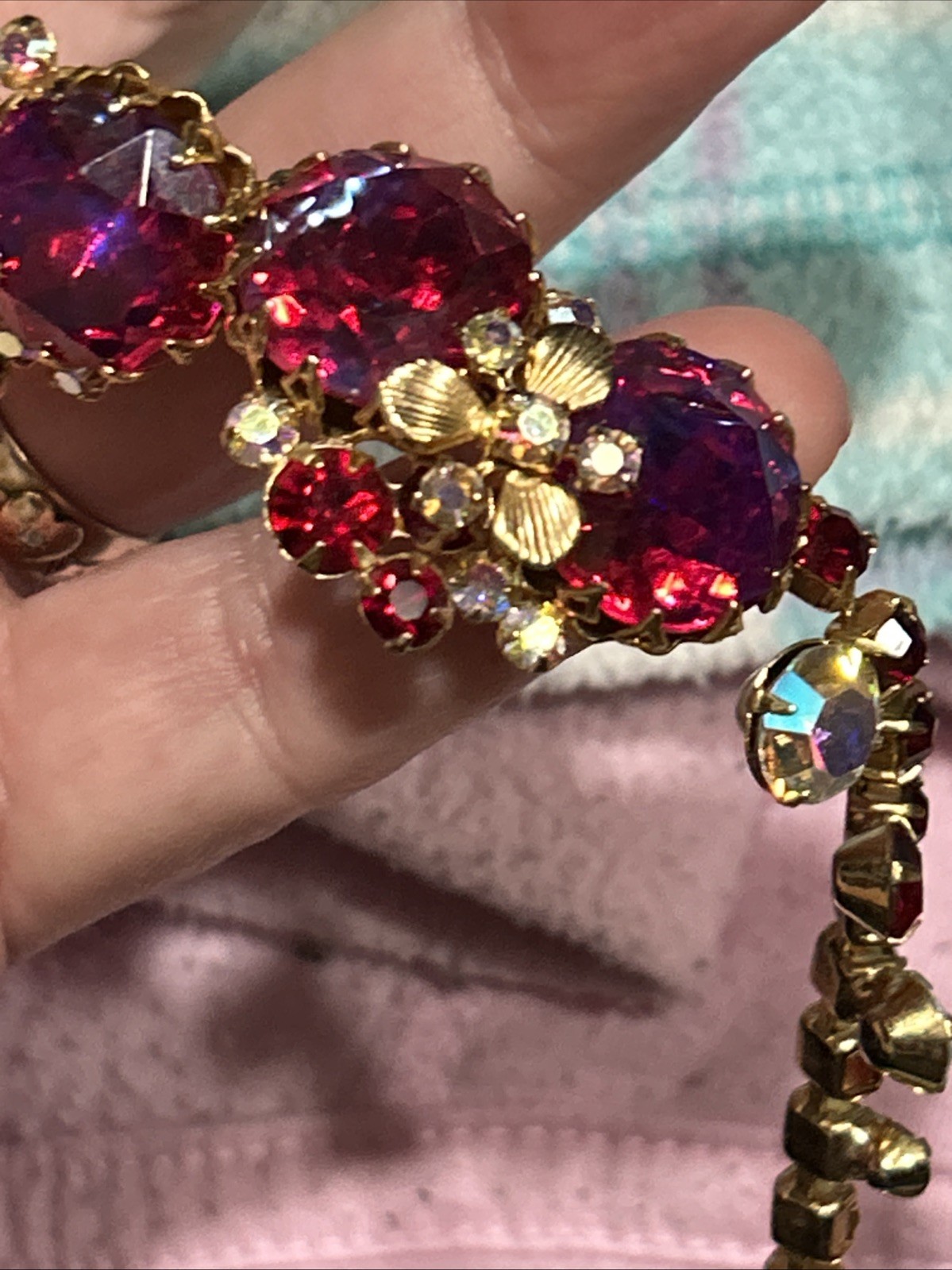 Vtg Stunning UnSigned REGENCY Iridescent Red Glass Stones AB Demi Parure Set
