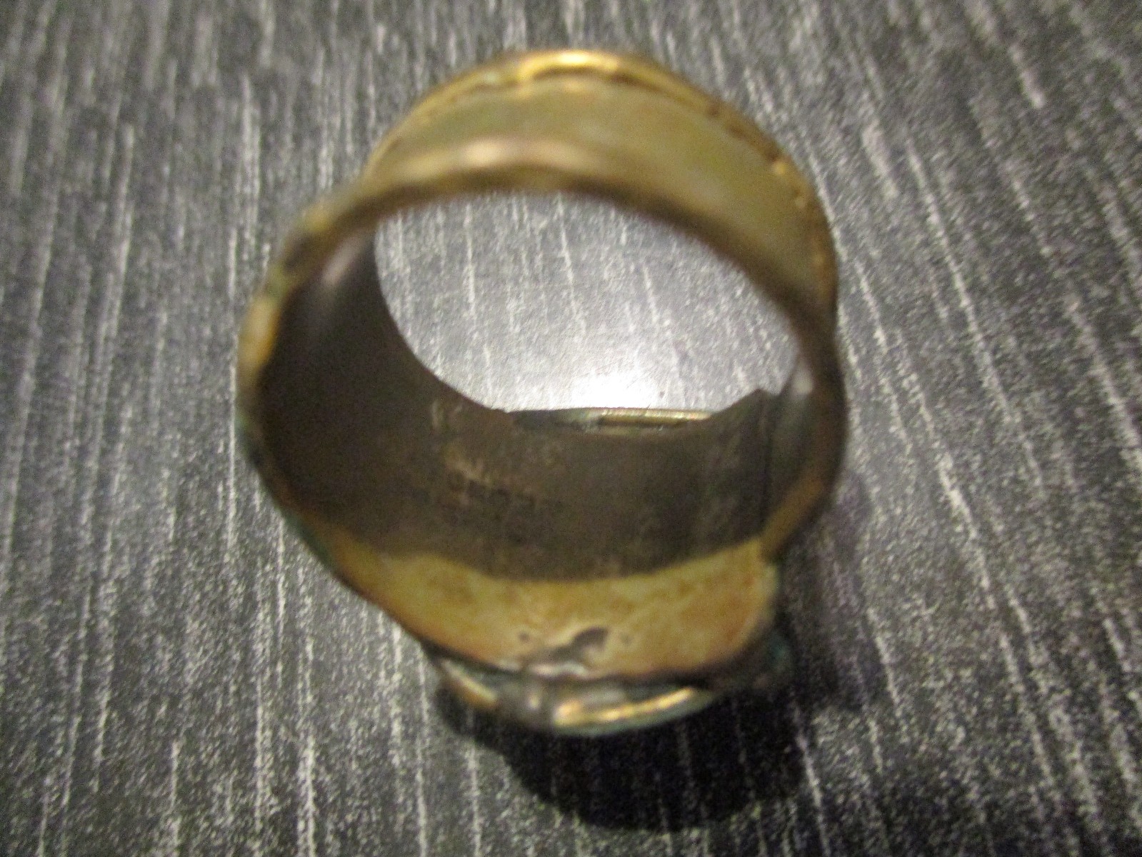 Vintage Artisan Modernist Brutalist Abstract Stone Bronze Brass Ring Size 7!