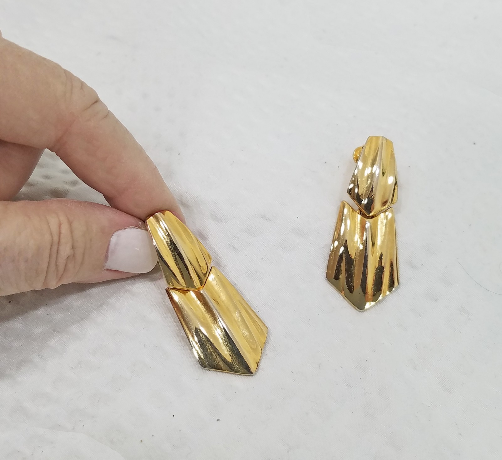 Vintage Polished & Fluted Gold Tone Chevron Dangle Adjustable Clip On Earrings