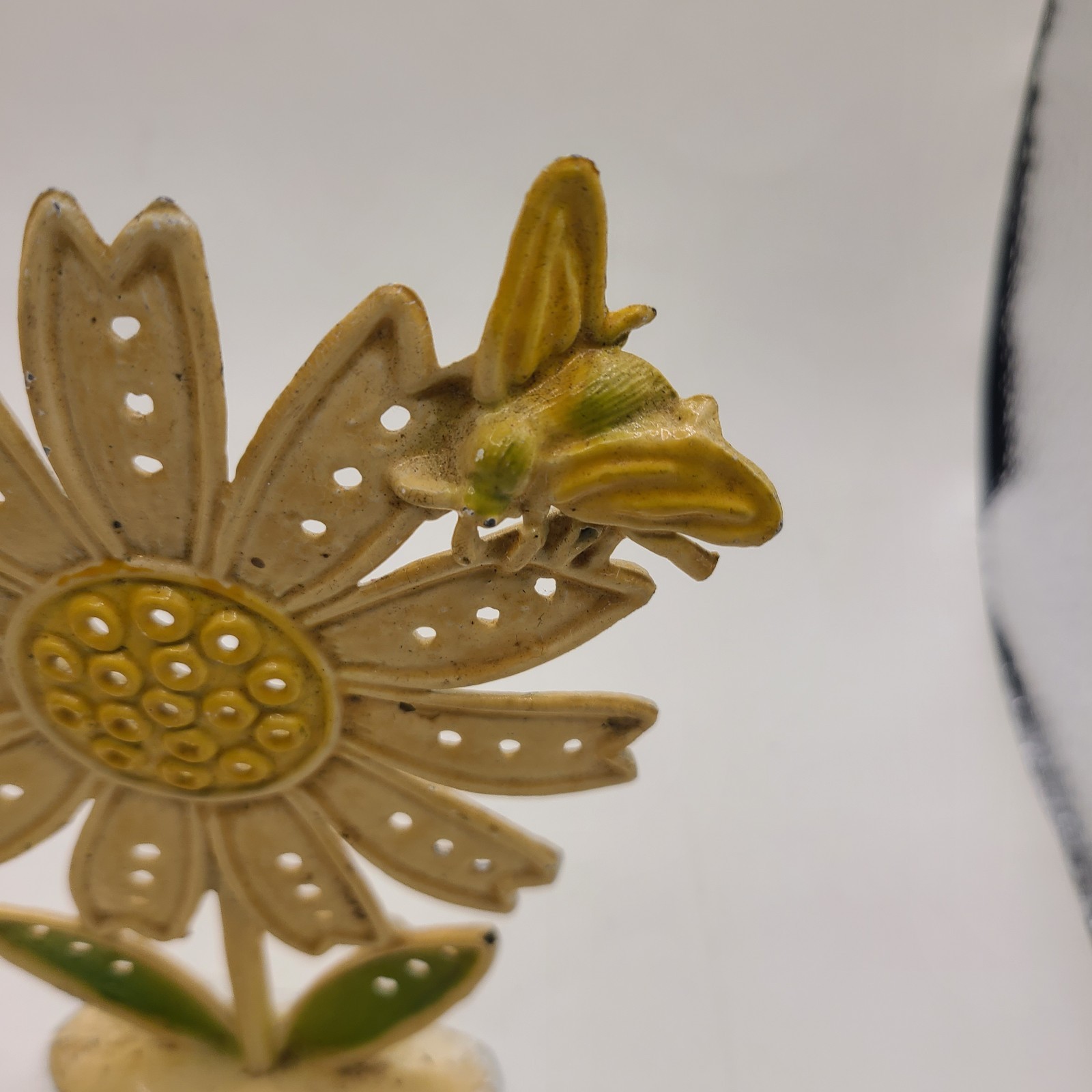 Earing tree yellow daisy with a bee. Revere. Vintage.