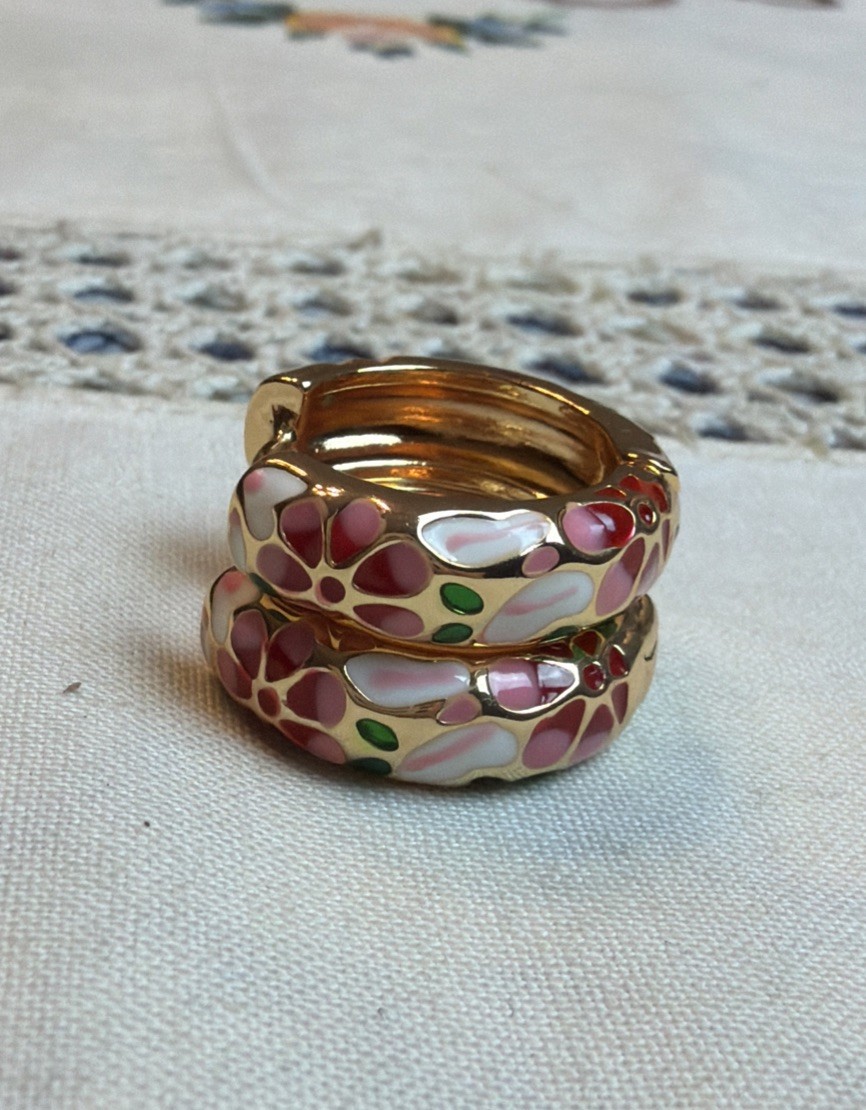 VTG Floral Enameled Metal Hoop Earrings Pink Red Gold Tone