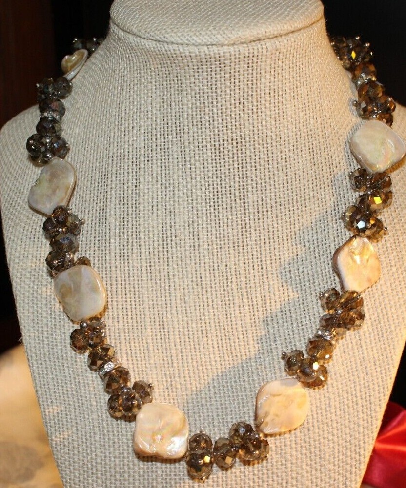 VTG AB SILVER GLASS BEAD & MOP SHELL NECKLACE GORGEOUS FOR SUMMMER