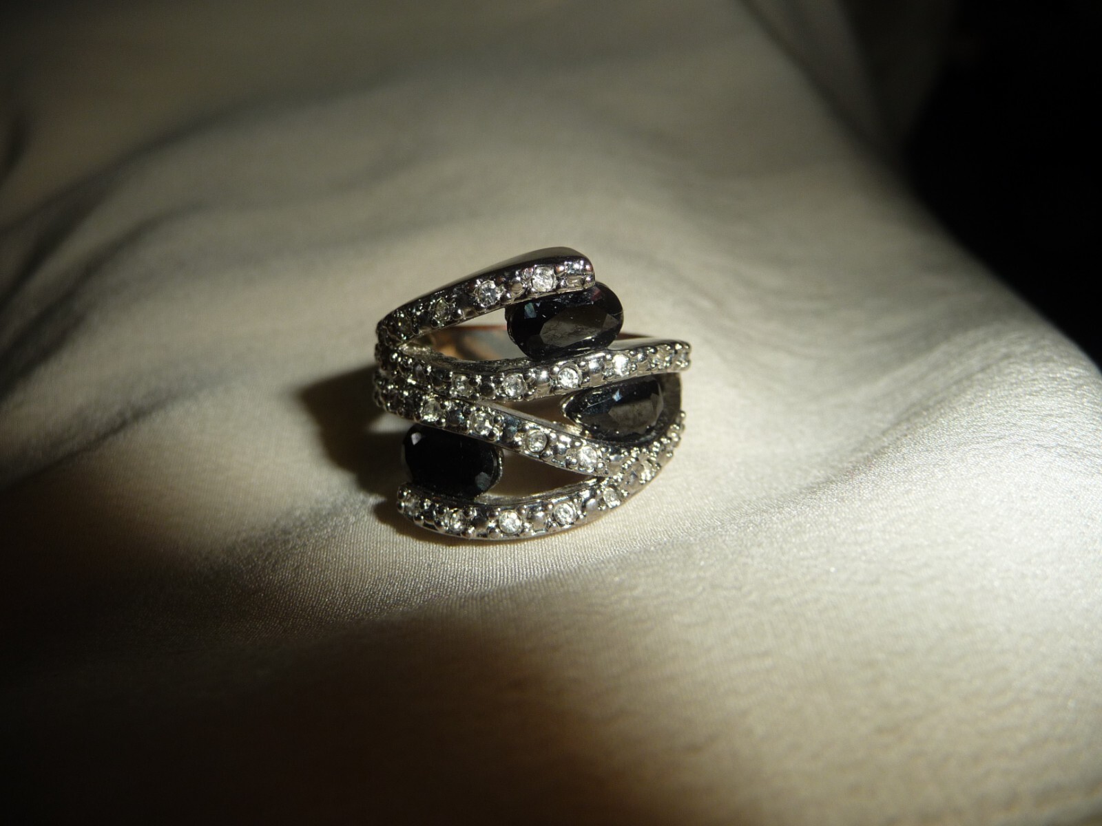 FAUX DIAMONDS & BLACK STONES SILVER TONE Sz 7 3/4″ W #19/11AG
