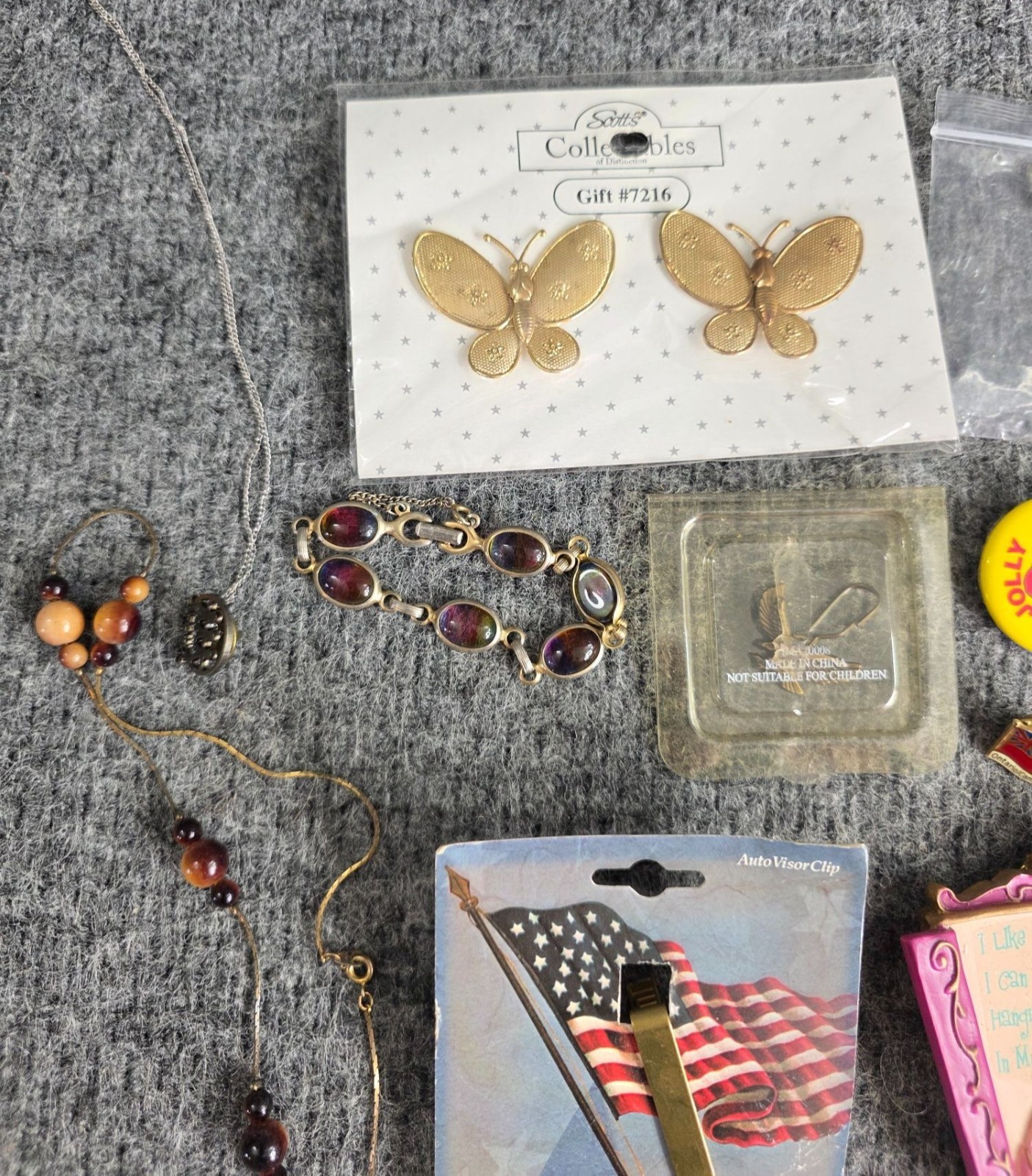 Vintage Jewelry Collectibles Lot Pins Ornaments Necklaces Bracelets Holiday