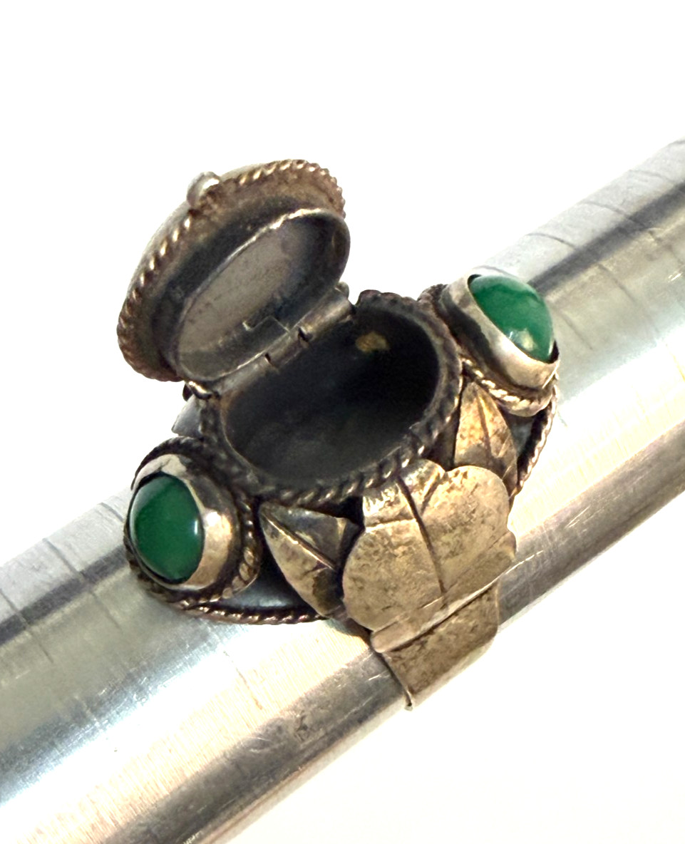 Vtg Taxco Mexico Sterling Green Onyx Chrysoprase Poison Ring Locket Box TA-24