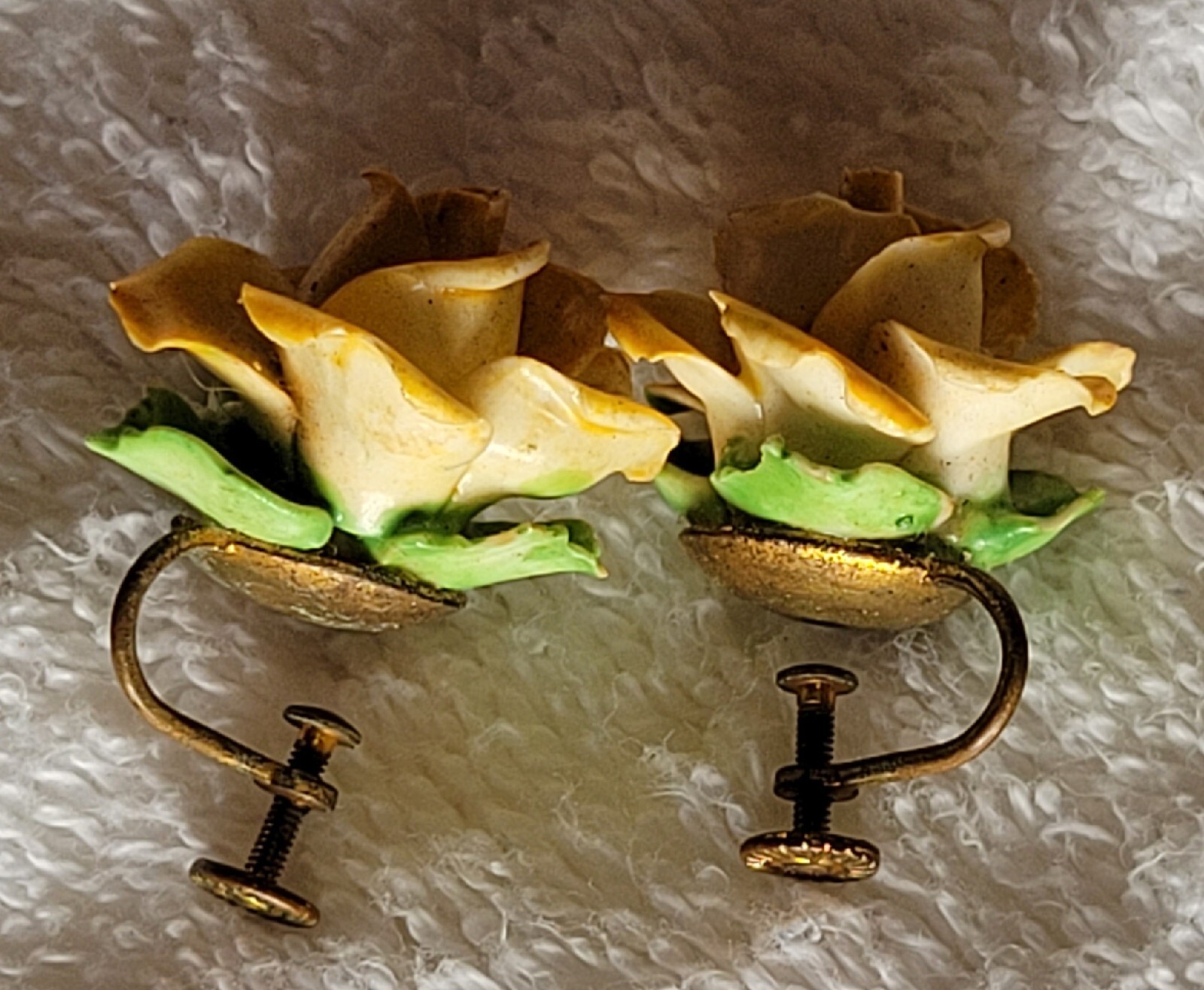 Vtg Enamel Yellow Rose Earrings England Marked Screwback Green Leaves