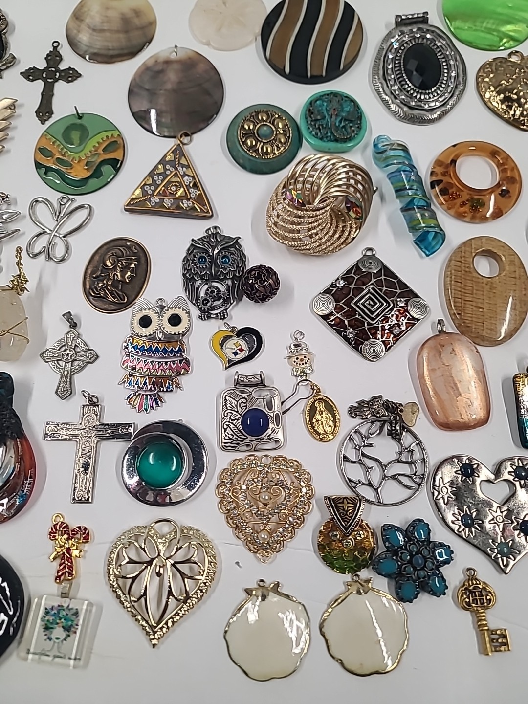 Vtg Pendants Charms Huge Lot Of 100+ Natural Stones Shells Glass Rhinestone