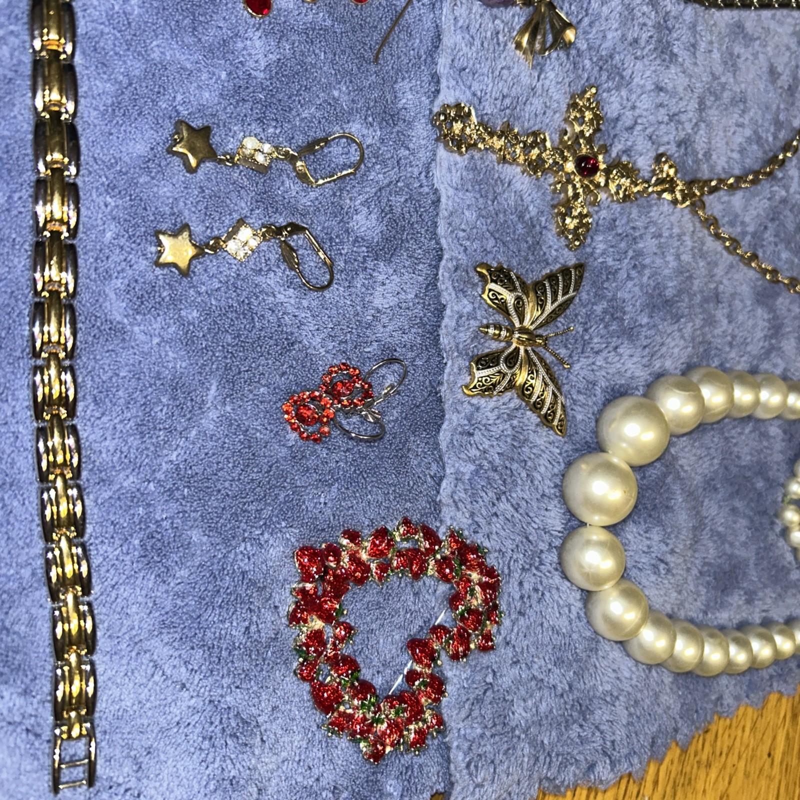 Lot 15 Pieces Modern to Vintage Fashion Jewelry in New Condition