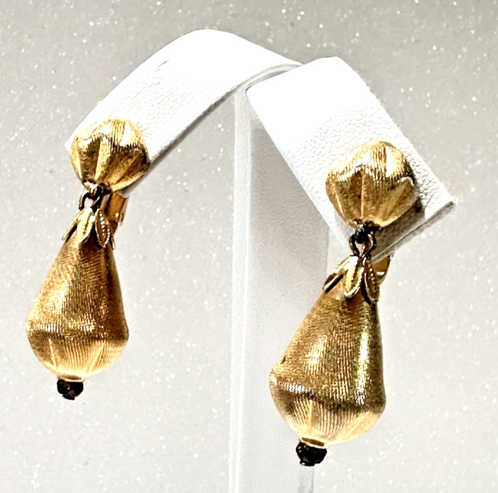 Crown TRIFARI Vintage Brushed Gold Tone Drop Dangle Bead Earrings 1 1/2″
