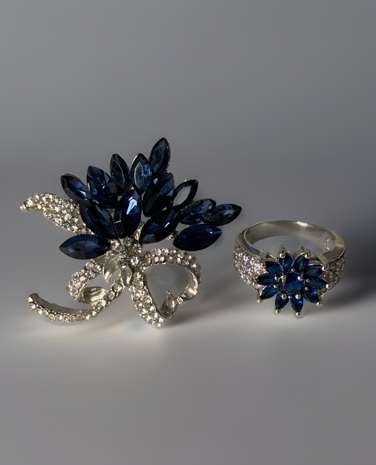 RARE Vintage Royal blue crystal silver flower brooch and ring set ring size 8