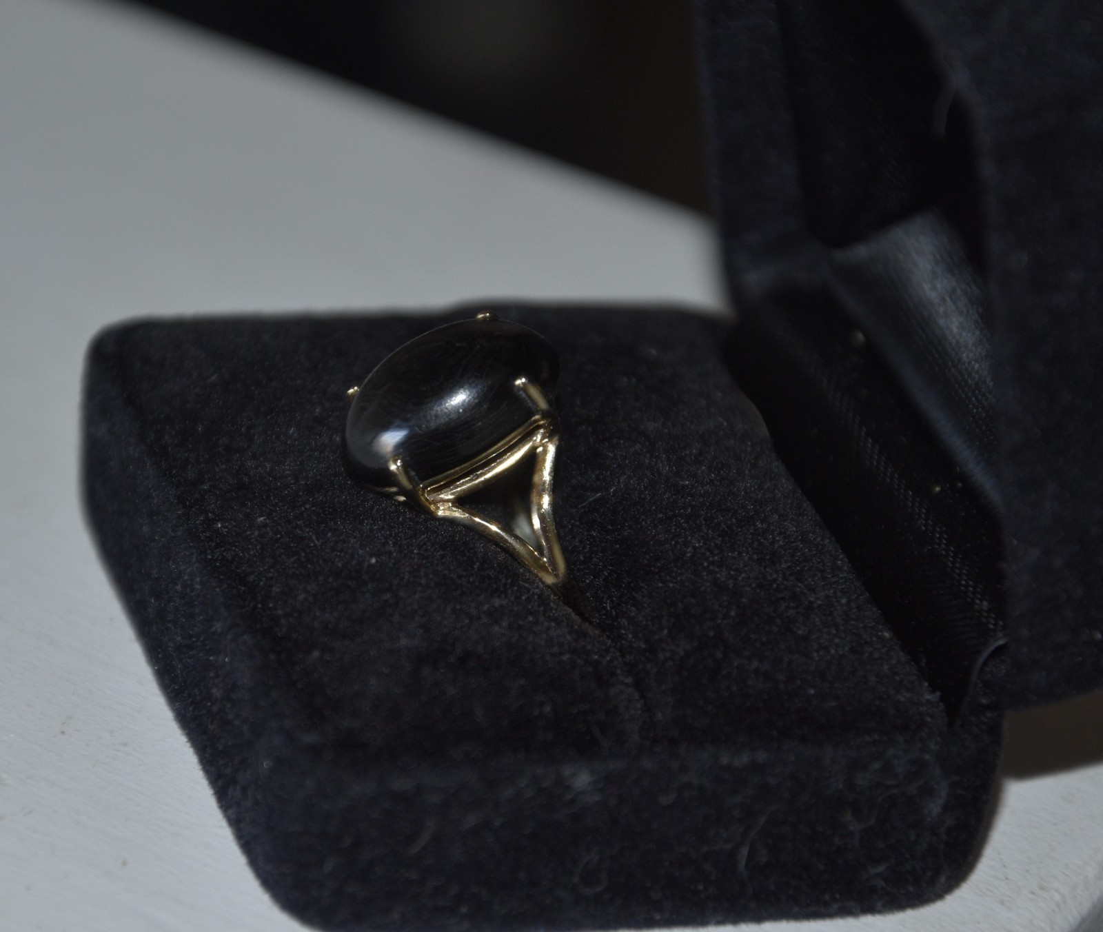 Vintage 2.2 gr. 14K Yellow Gold Prong Set Black Coral Ring Size (6)