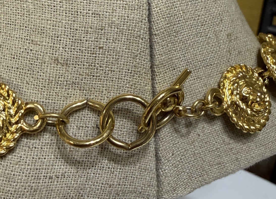 VTG AUTH ANNE KLEIN GOLD LION HEADS HEAVY CHAIN TOGGLE CLOSURE NECKLACE
