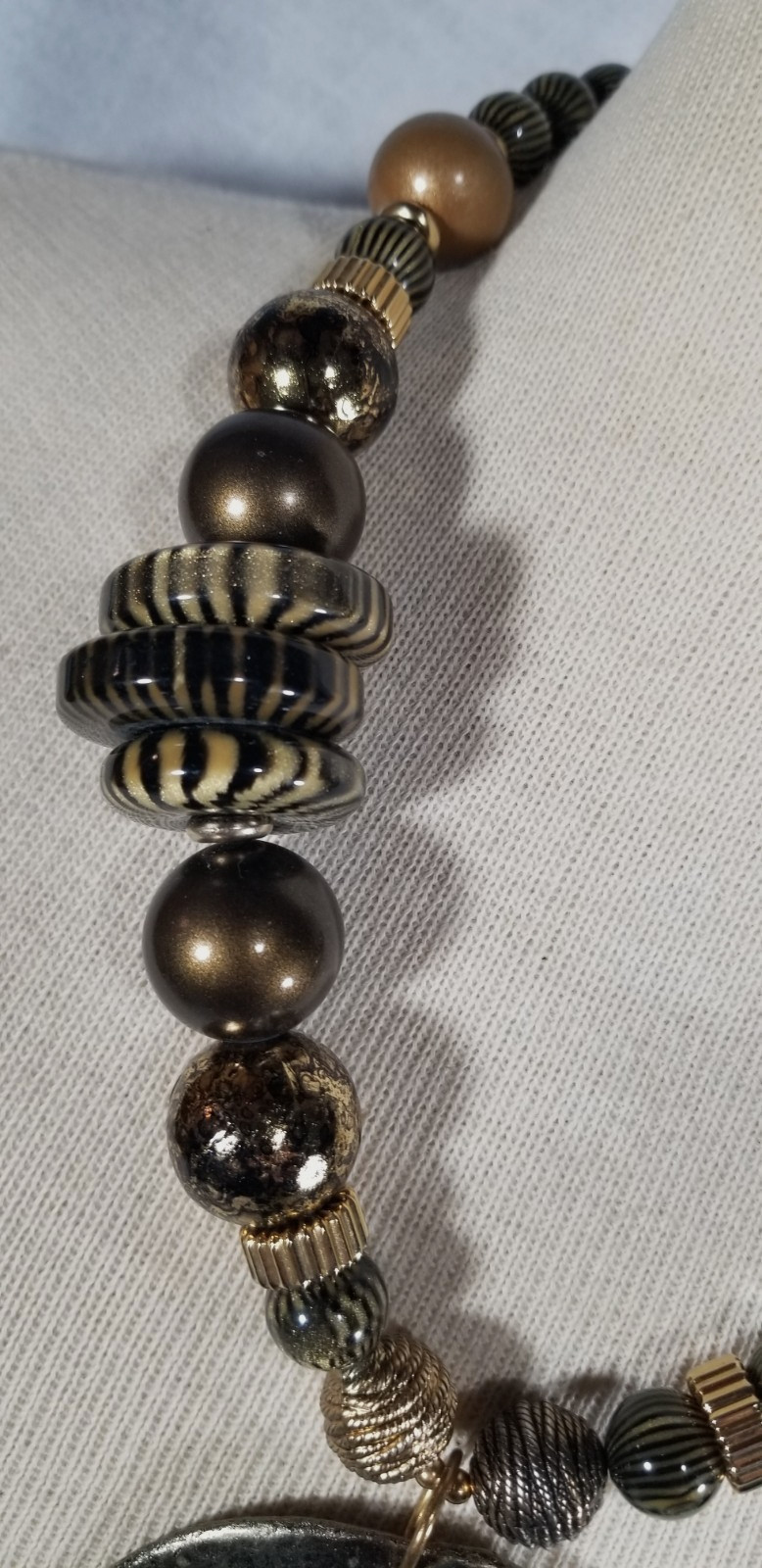 carolyn tanner elephant motif necklace safari wearable art chunky beaded vintage
