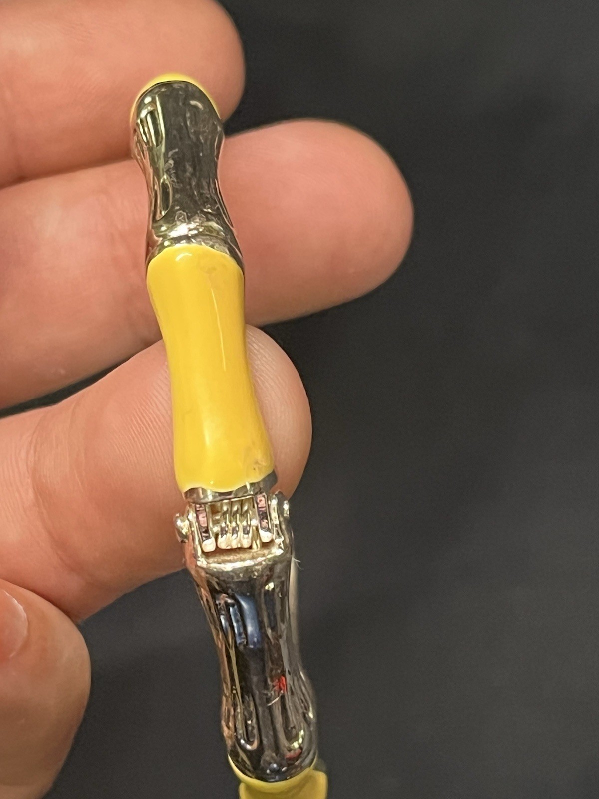 VINTAGE SILVER TONE YELLOW ENIMAL HINDGED BAMBOO BRACELET 7”