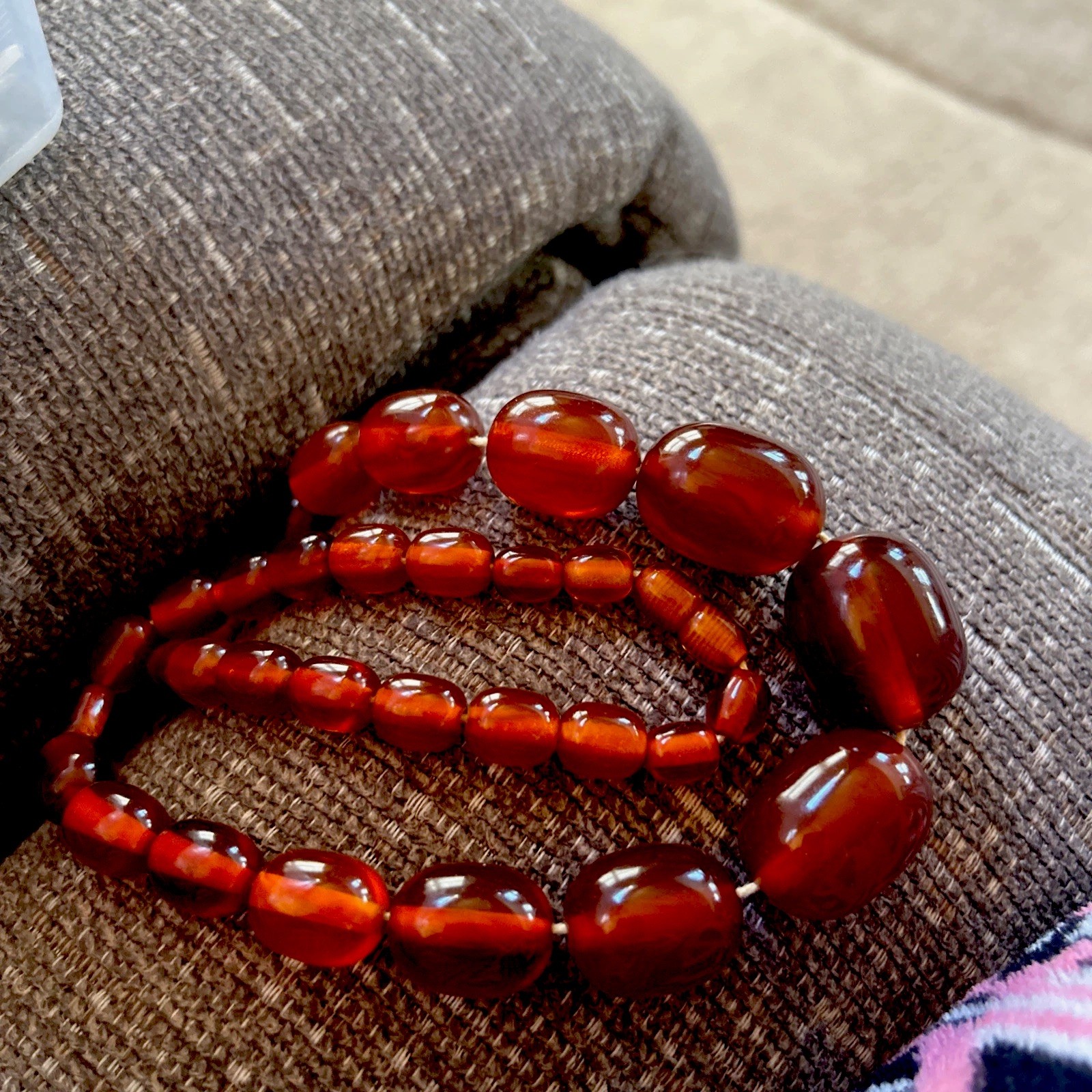 VINTAGE 64g GORGEOUS BAKELITE CHERRY AMBER TRANSLUCENT BEADS 21” NECKLACE Test