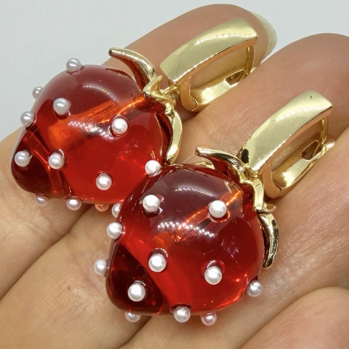 Red Art Glass Strawberry Seed Pearl Dangle Drop Statement Earrings Hinged Post