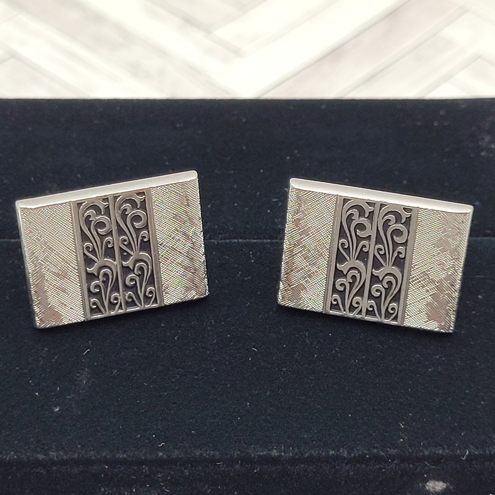 SWANK Vintage 1970 to 80s Silver Tone Textured Finish Filigree Center Cufflinks