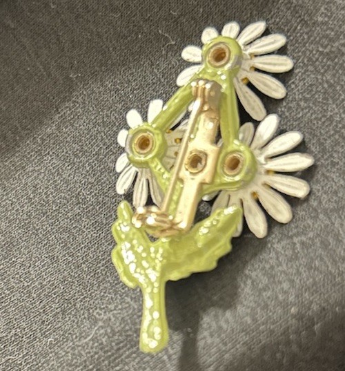Vintage Yellow and White Daisy Cluster Floral Enamel Brooch, Retro 60s 70s Style