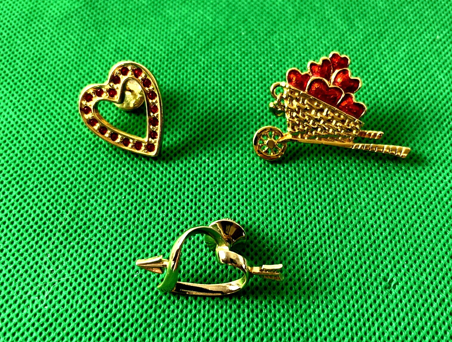 3 Vtg Avon Gold Tone Pins 2 Hearts 1 Wheelbarrow Enameled Gardner Of Love Hearts