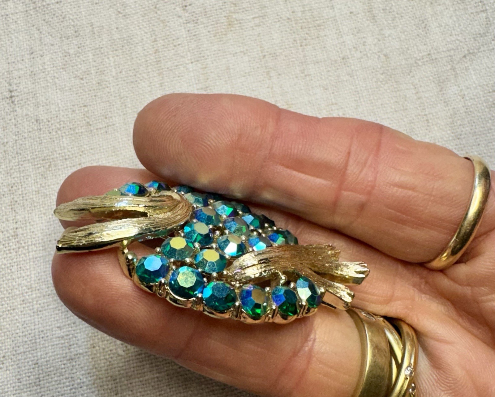 Vintage Signed Lisner Teal Blue AB Gold Tone Swishes Brooch Rare Beauty!