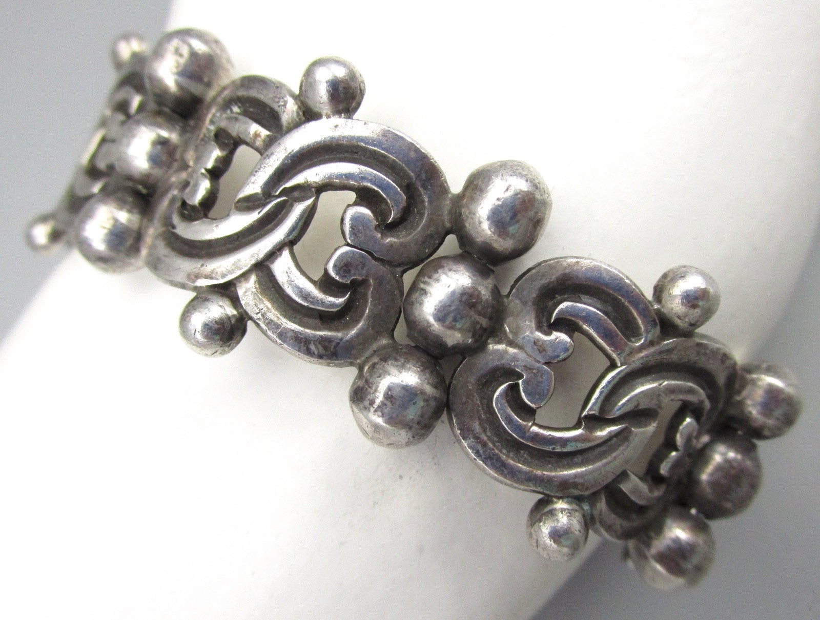 MEXICAN 980 STERLING SILVER AGUILAR STYLE SCROLL & BALL BRACELET – 40.7 