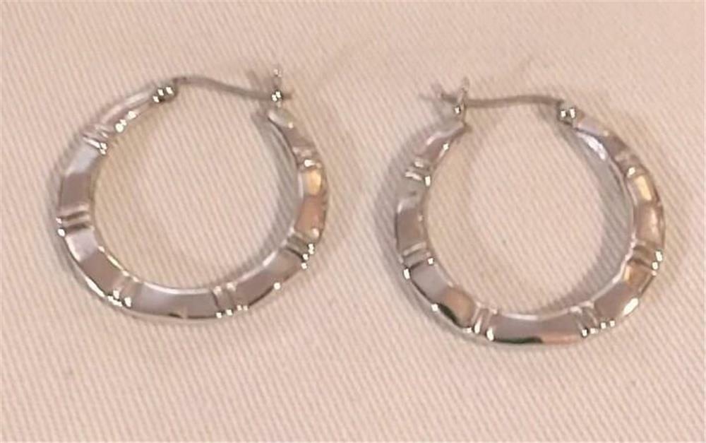 Silver Toned Hoop Earrings Bamboo Pattern 1-1/16th” So Wearable! Wear Every Day!
