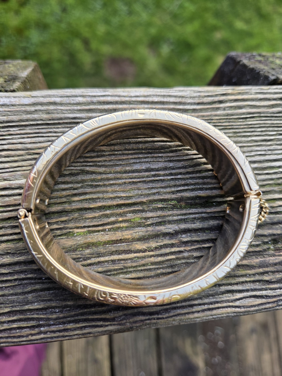 Vintage Floral Hinged Bangle Bracelet Gold Tone Flowers Victorian Style
