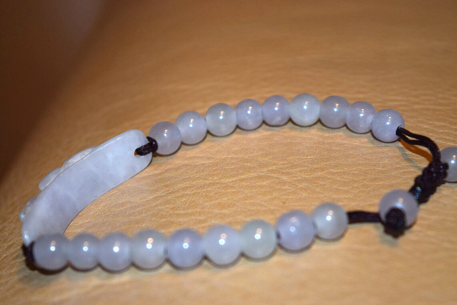 jade vintage women’s bracelet , very light lavender color, great pre-owned