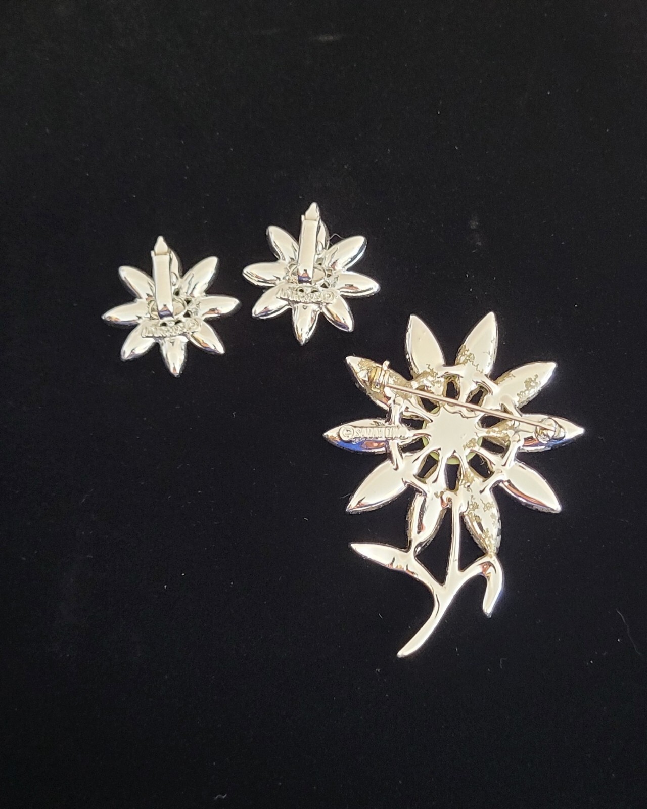 Vtg Sarah Coventry 1971 “DAISY TIME” Silver Tone Brooch Pin Clip-on Earrings Set