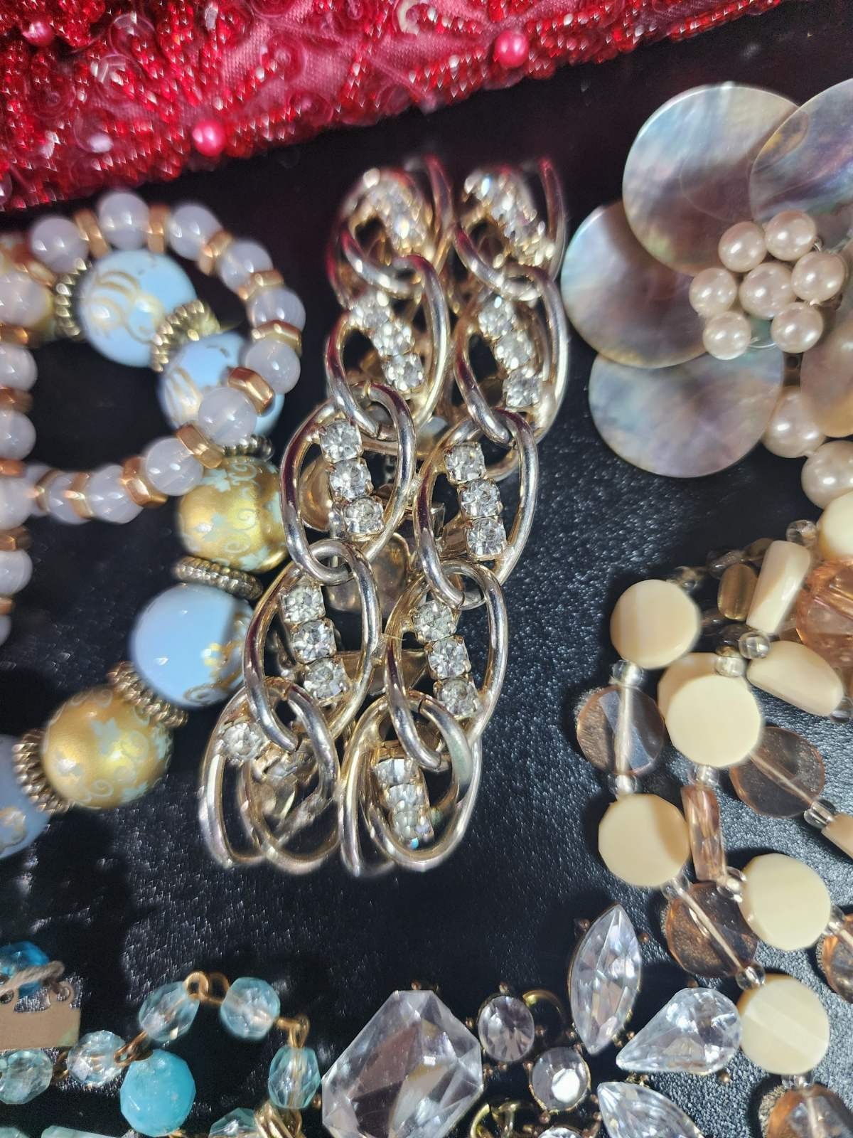 Vintage jewelry set of 26 in vintage purse