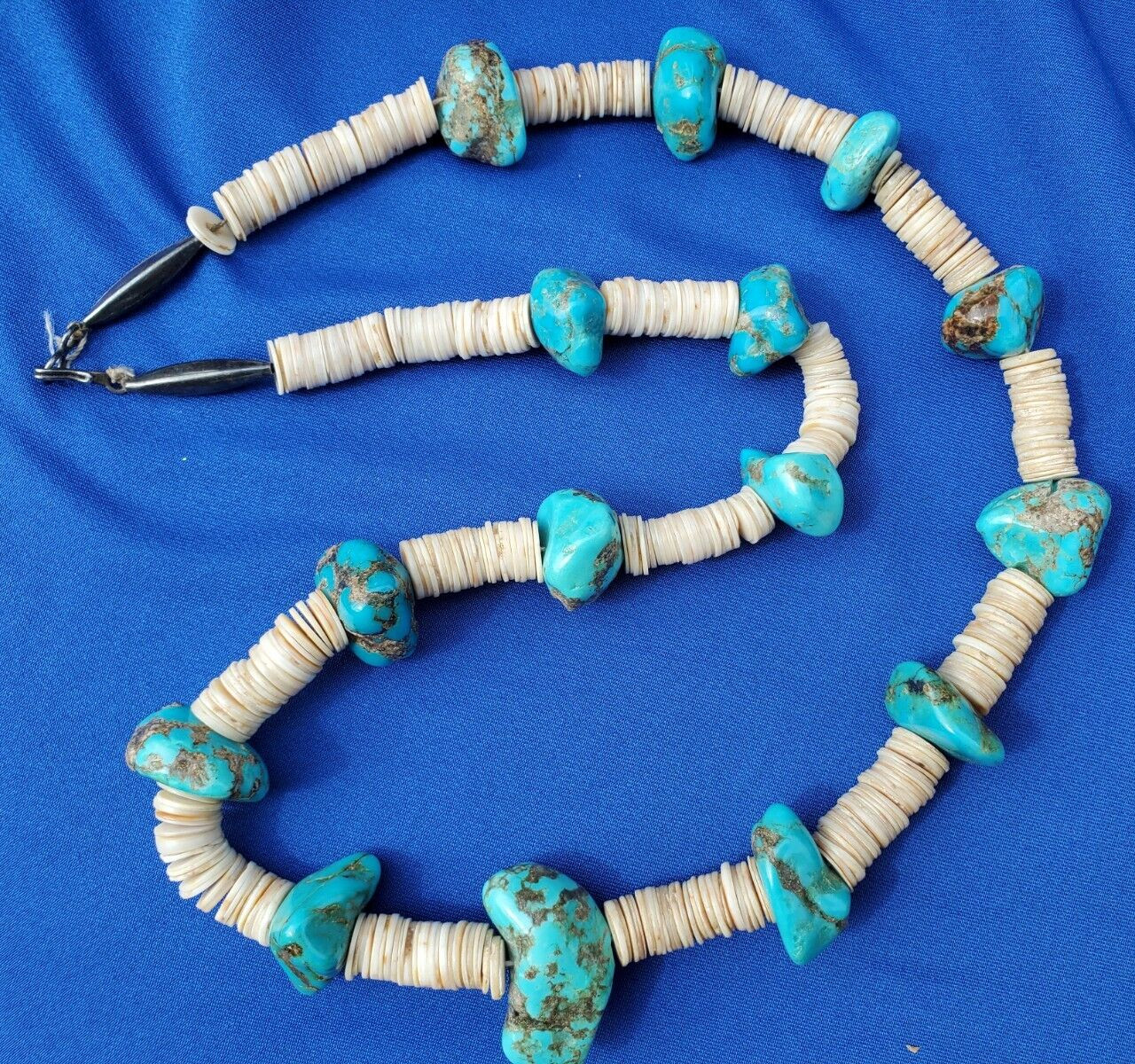 NATIVE VINTAGE SANTO DOMINGO TURQUOISE WHITE SHELL STERLING SILVER NECKLACE 28″