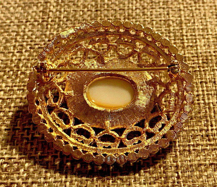 Vintage Brooch Pin Lot of 4 Gold Tone Swirl, Ribbon, Faux Pearl, Oval Teardrop