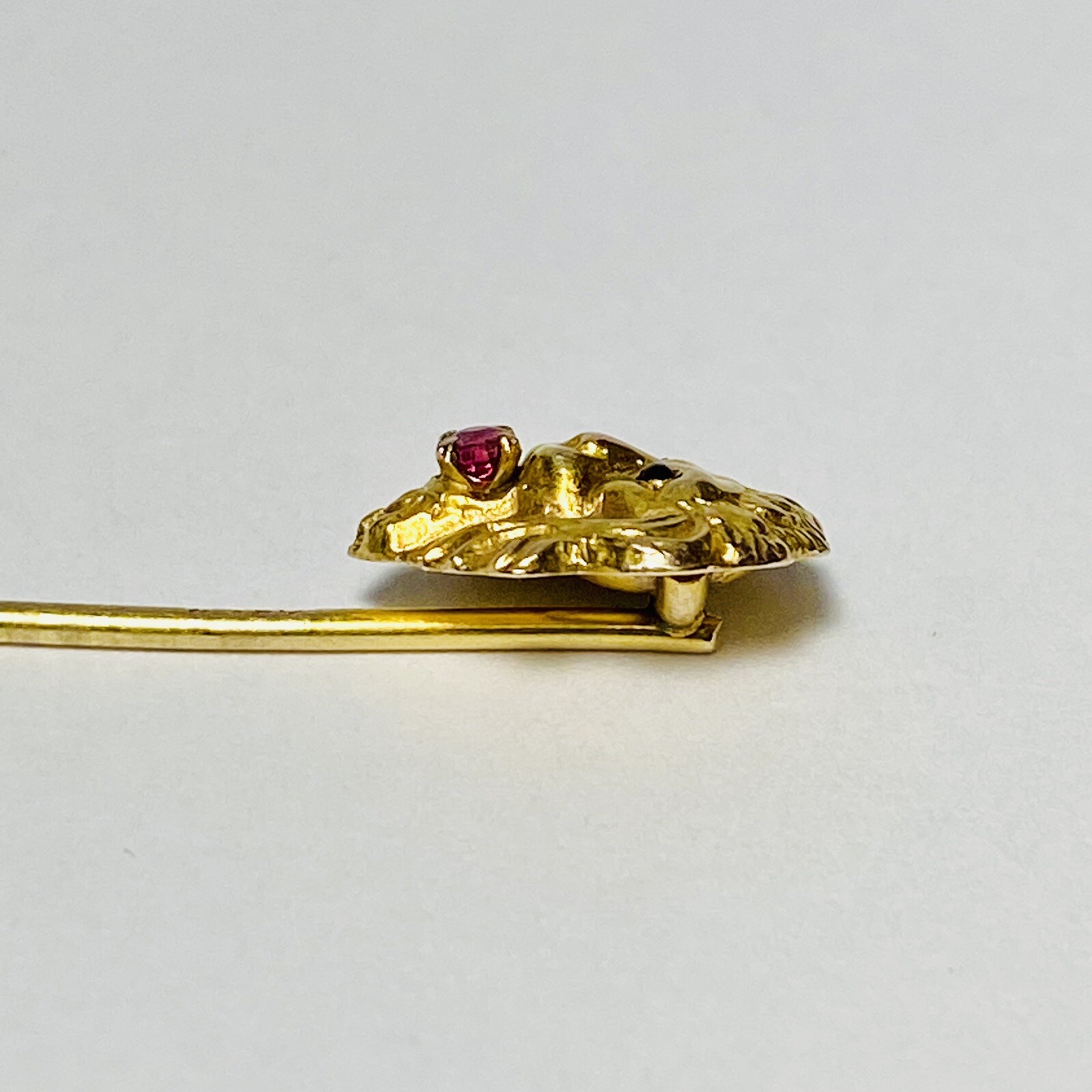 Antique 10K Yellow Gold Lion Head 2.25″ Hat Stick Pin 1.52g