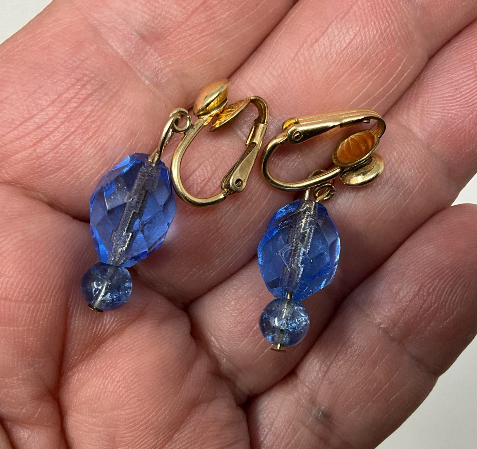 Vintage 20″ Faceted Blue Glass Bead Necklace and Dangle Clip Earrings Set