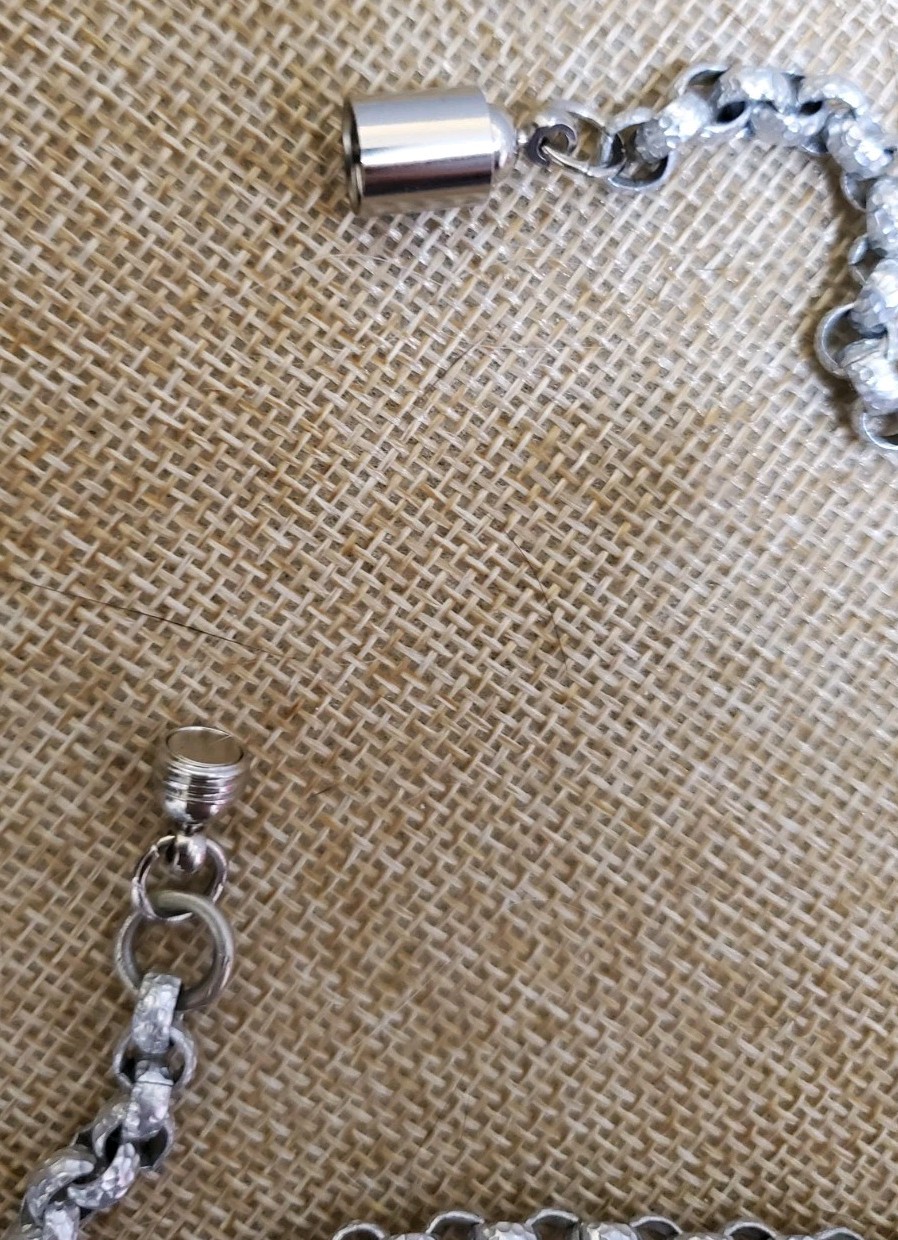 VINTAGE SOUTHWESTERN DESIGN ROUND 2 1/2″ PENDANT W/19″ CHAIN, ALUMINUM