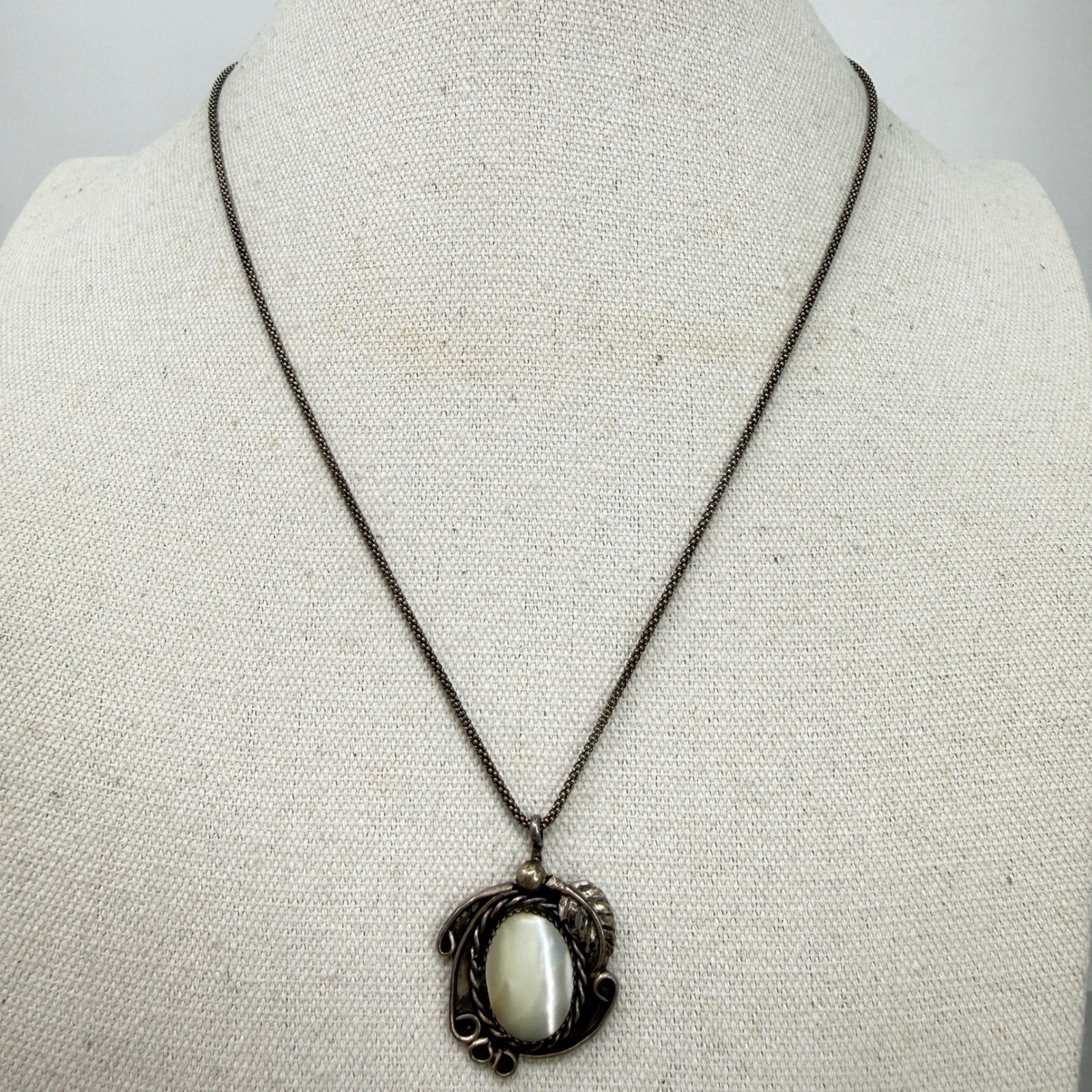 Vintage Sterling Silver Mother of Pearl Pendant Necklace Popcorn Chain