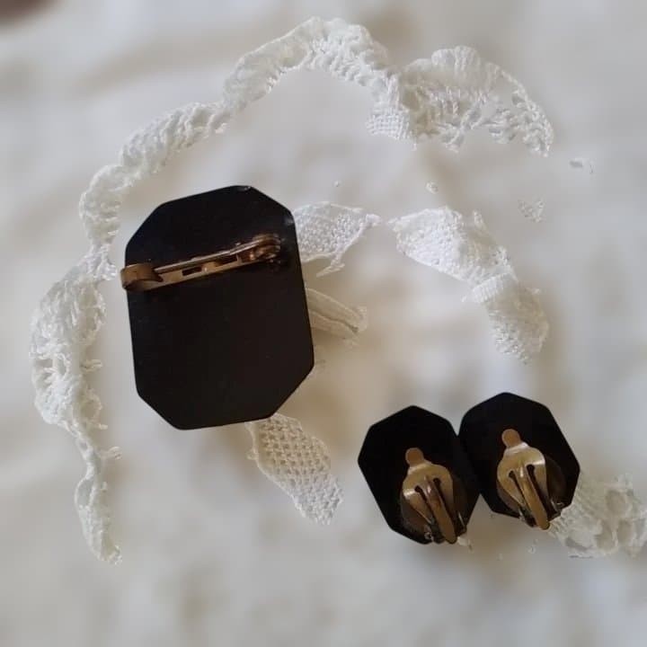 Vintage Cameo Earrings And Brooch Set