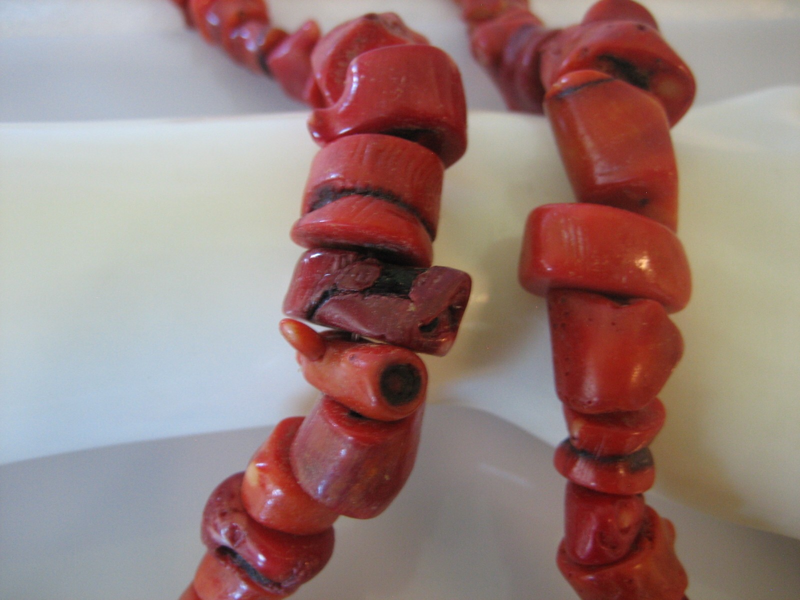 VINTAGE RED SPONGE CORAL SINGLE STRAND NECKLACE 243 GRAMS