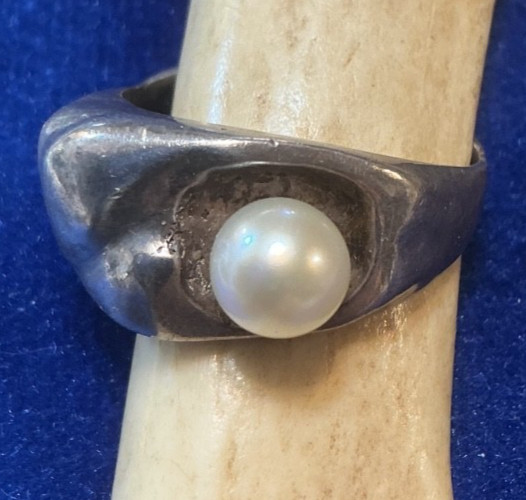 VINTAGE STERLING PEARL RING SIZE 12 VERY DIFFERENT